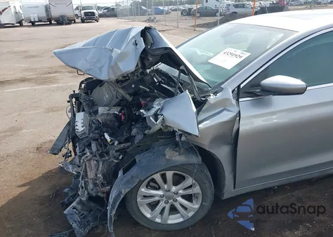 2015 Chrysler 200 Limited из США, поврежденный, VIN 1C3CCCAB6FN677981